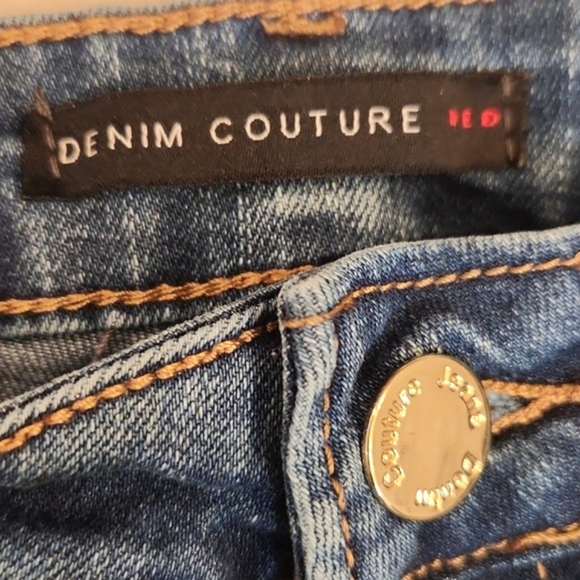 Juniors Red Denim Couture distressed shorts size L. - Picture 3 of 9